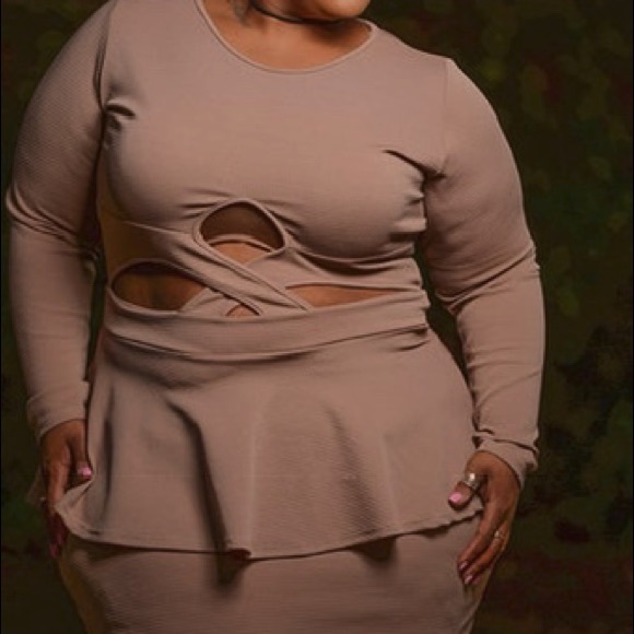 Dress - Picture 4 of 4